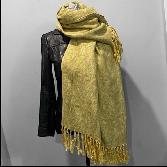 Chic Yellow Paisley Wrap - Picture 1 of 11